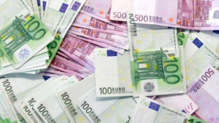 Nivel maxim istoric al cursului: 4,4010 lei/euro